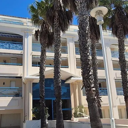 T2 A 6 Min A Pied De La Avec Piscine Apartmán Le Lavandou
